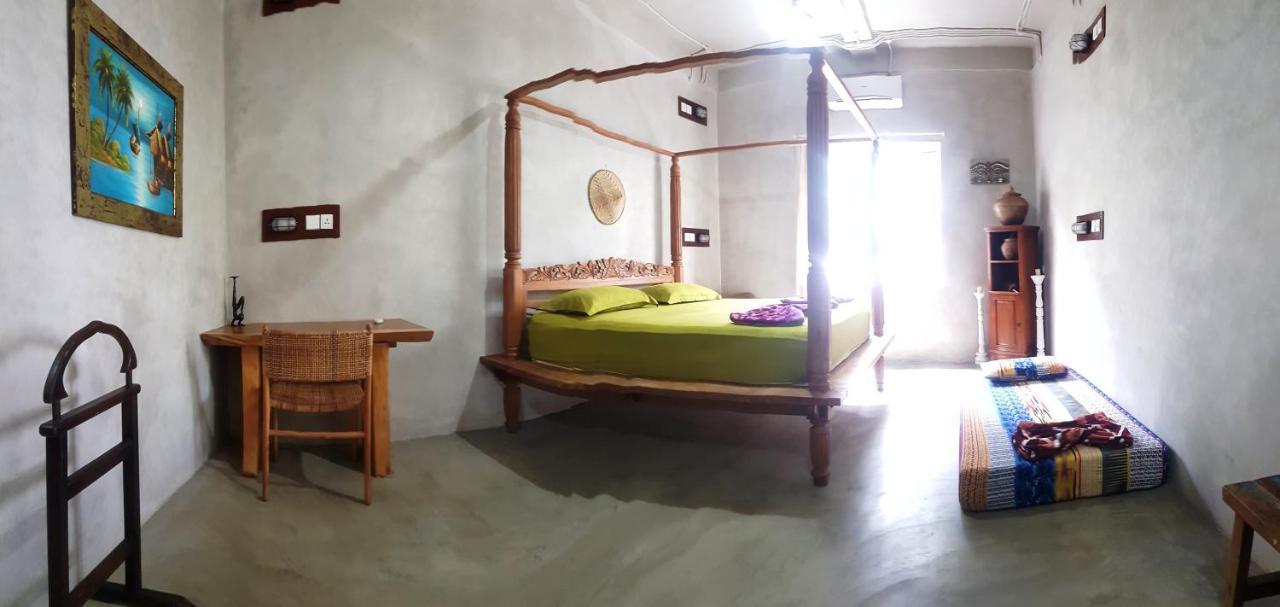 Bali Bobo Hostel Jimbaran Extérieur photo A bedroom at the Ashram