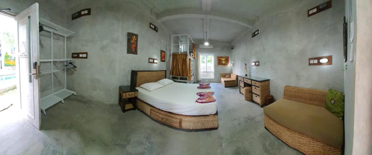Bali Bobo Hostel Jimbaran Extérieur photo A bedroom at the resort