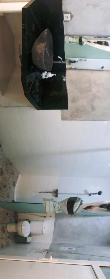 Bali Bobo Hostel Jimbaran Extérieur photo A shower tray
