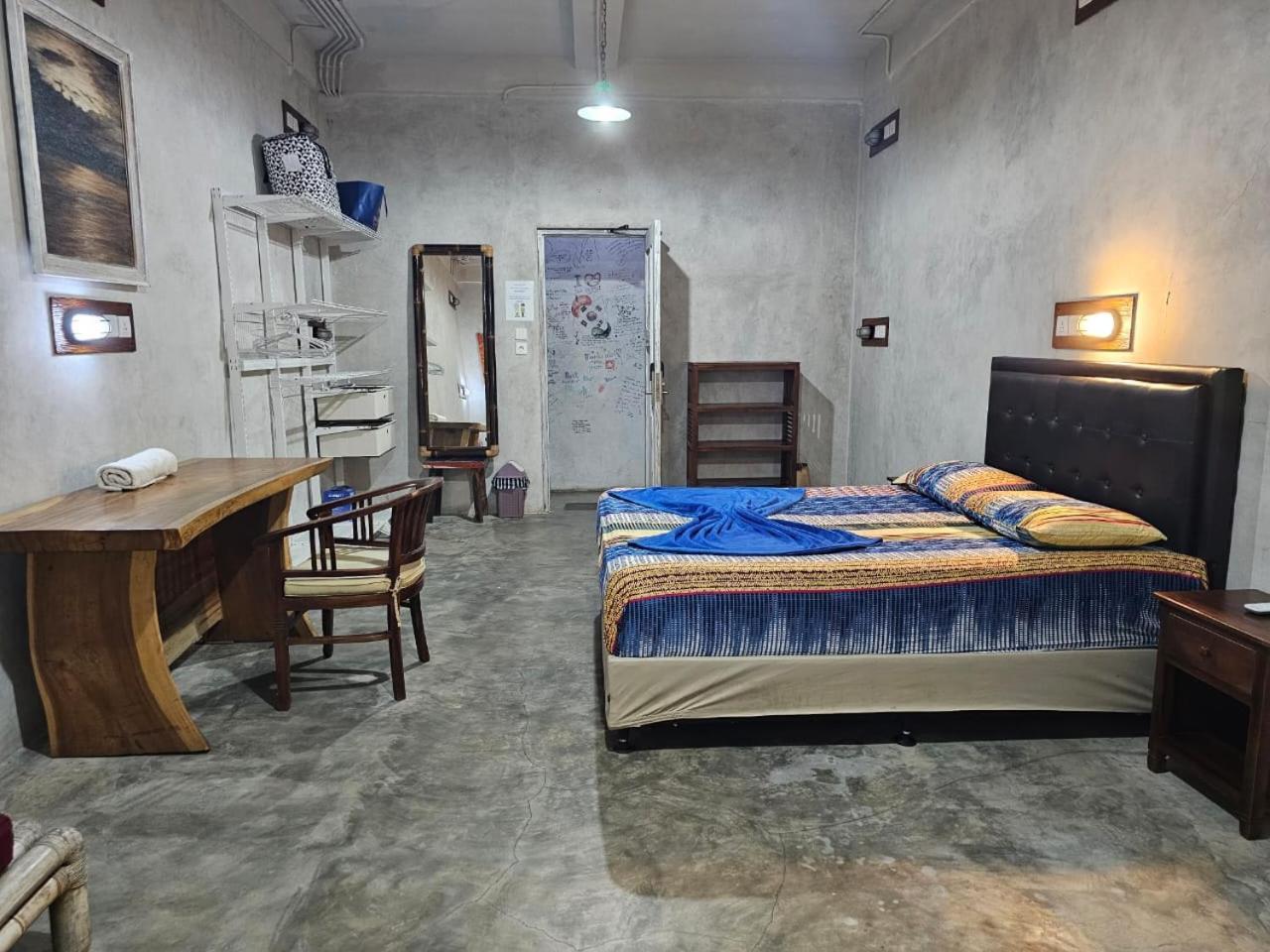 Bali Bobo Hostel Jimbaran Extérieur photo A room at the hotel