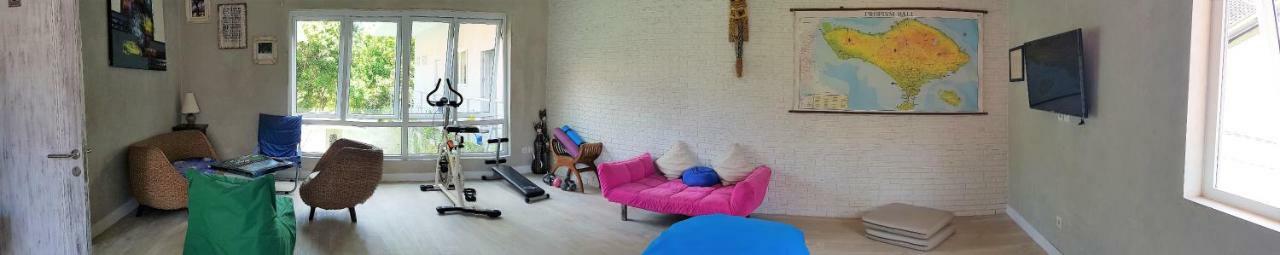 Bali Bobo Hostel Jimbaran Extérieur photo A futon sofa