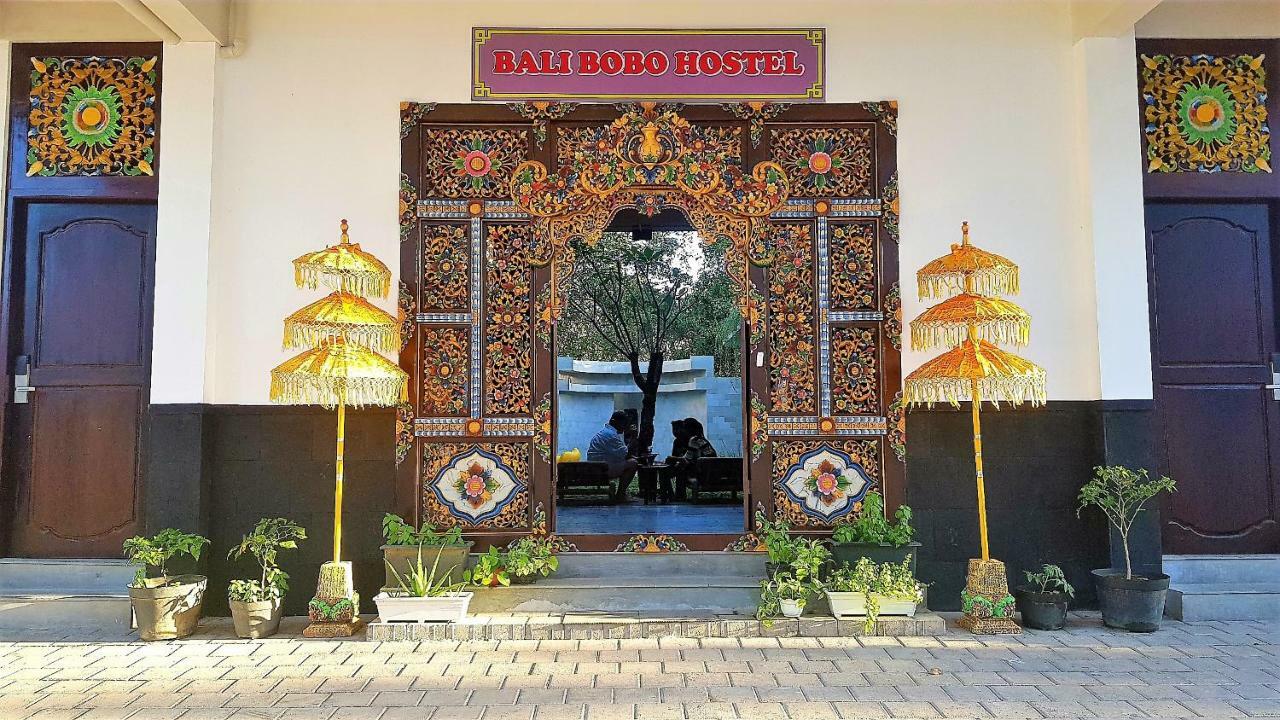 Bali Bobo Hostel Jimbaran Extérieur photo The gate of the hotel