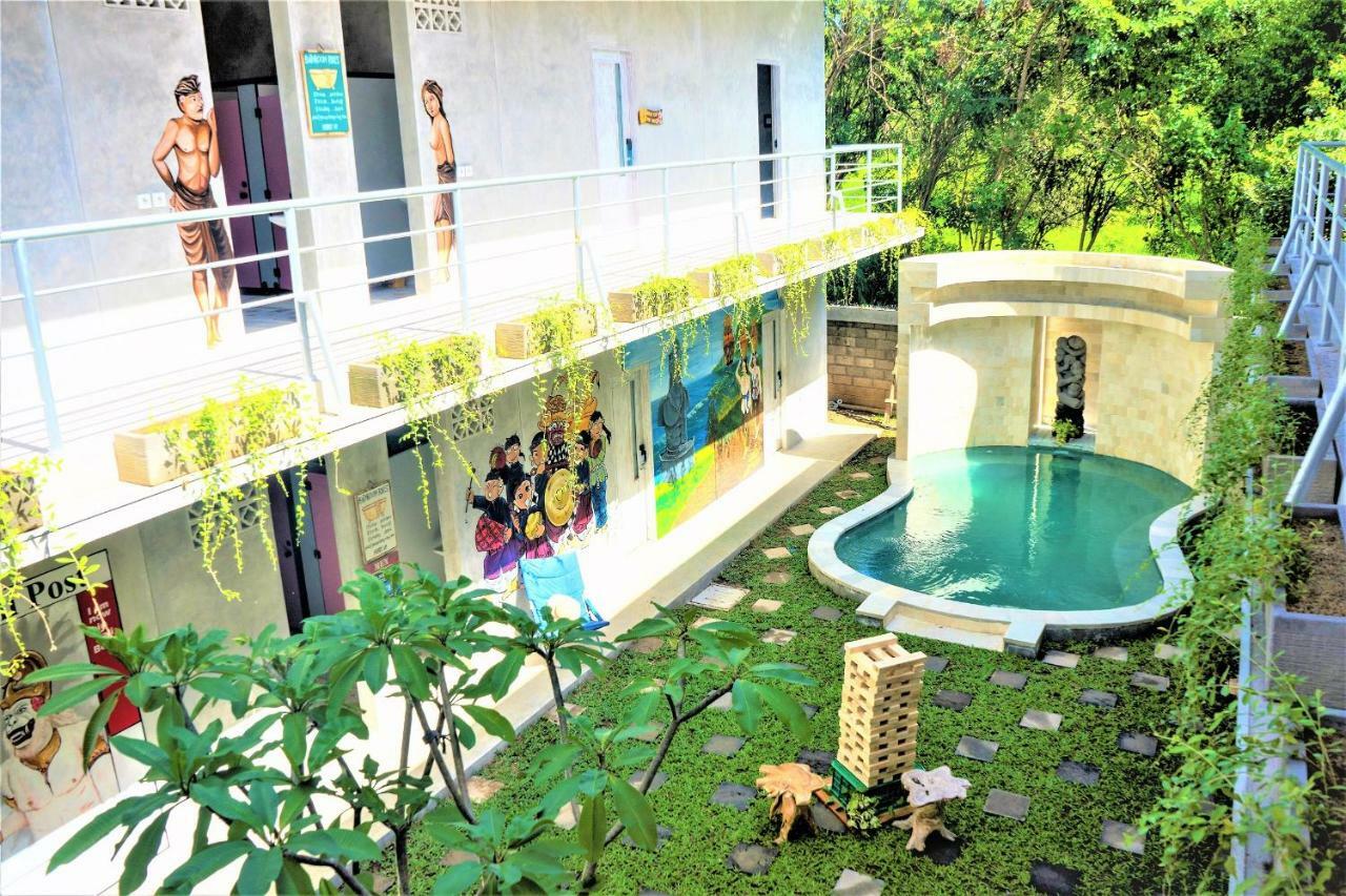 Bali Bobo Hostel Jimbaran Extérieur photo The swimming pool at the hotel