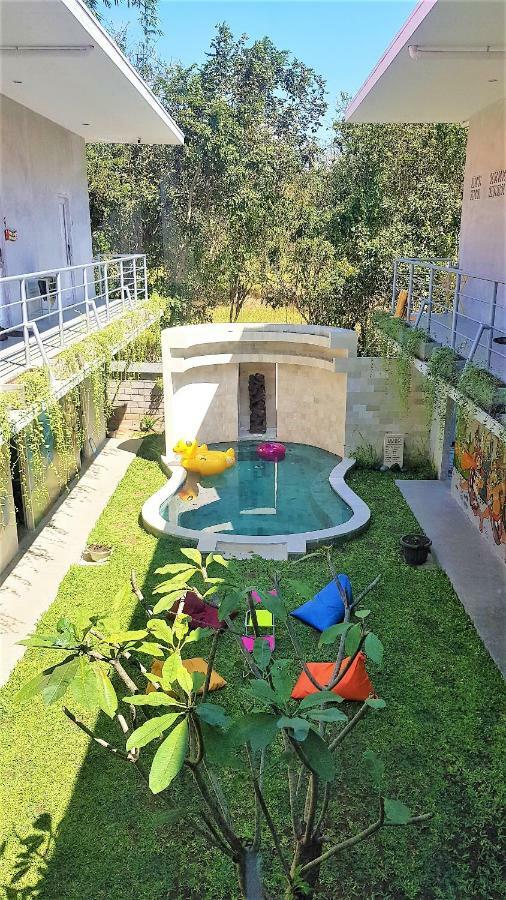 Bali Bobo Hostel Jimbaran Extérieur photo The pool at the house