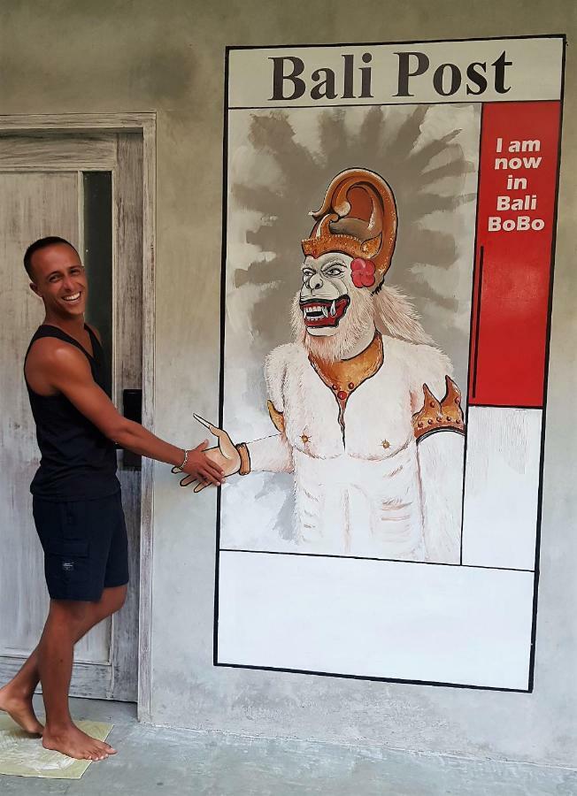 Bali Bobo Hostel Jimbaran Extérieur photo A tourist shaking hands with a life-size photo of the character of "Bobo" at the entrance of the museum.